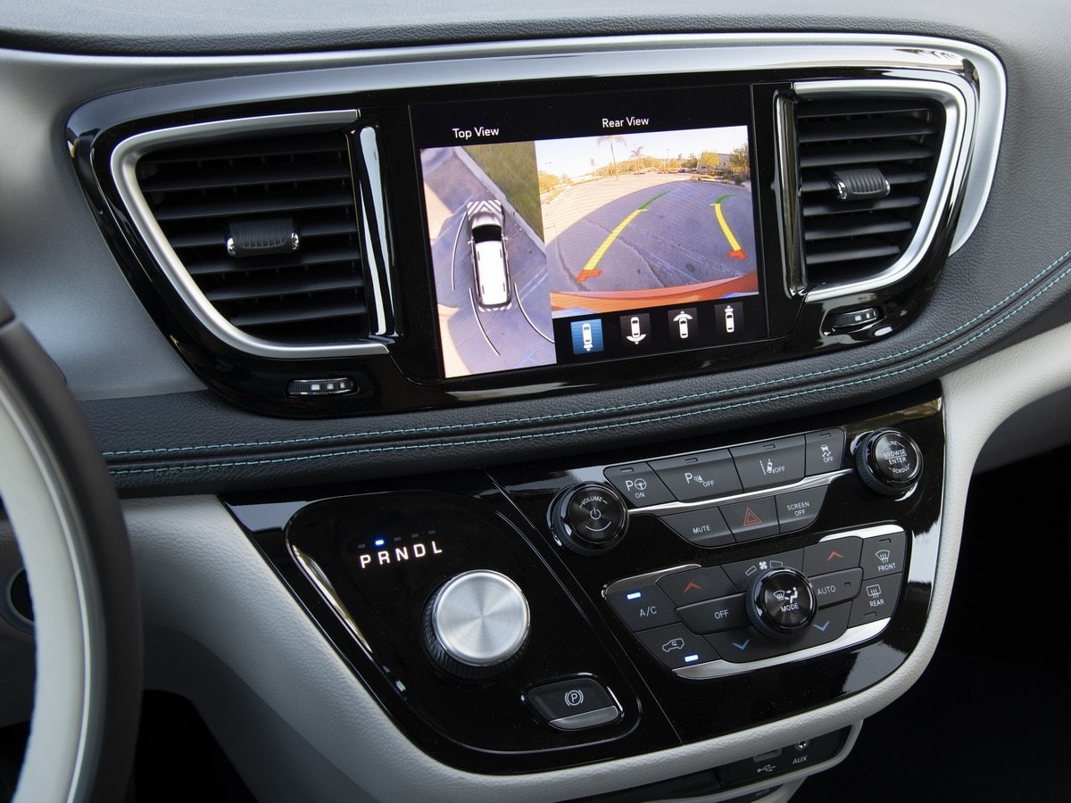 55-2018-chrysler-pacifica-hybrid-KBB