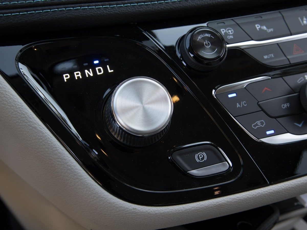 57-2018-chrysler-pacifica-hybrid-KBB