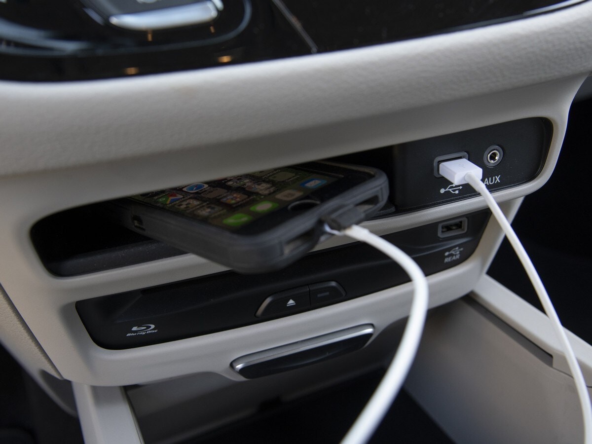 60-2018-chrysler-pacifica-hybrid-KBB