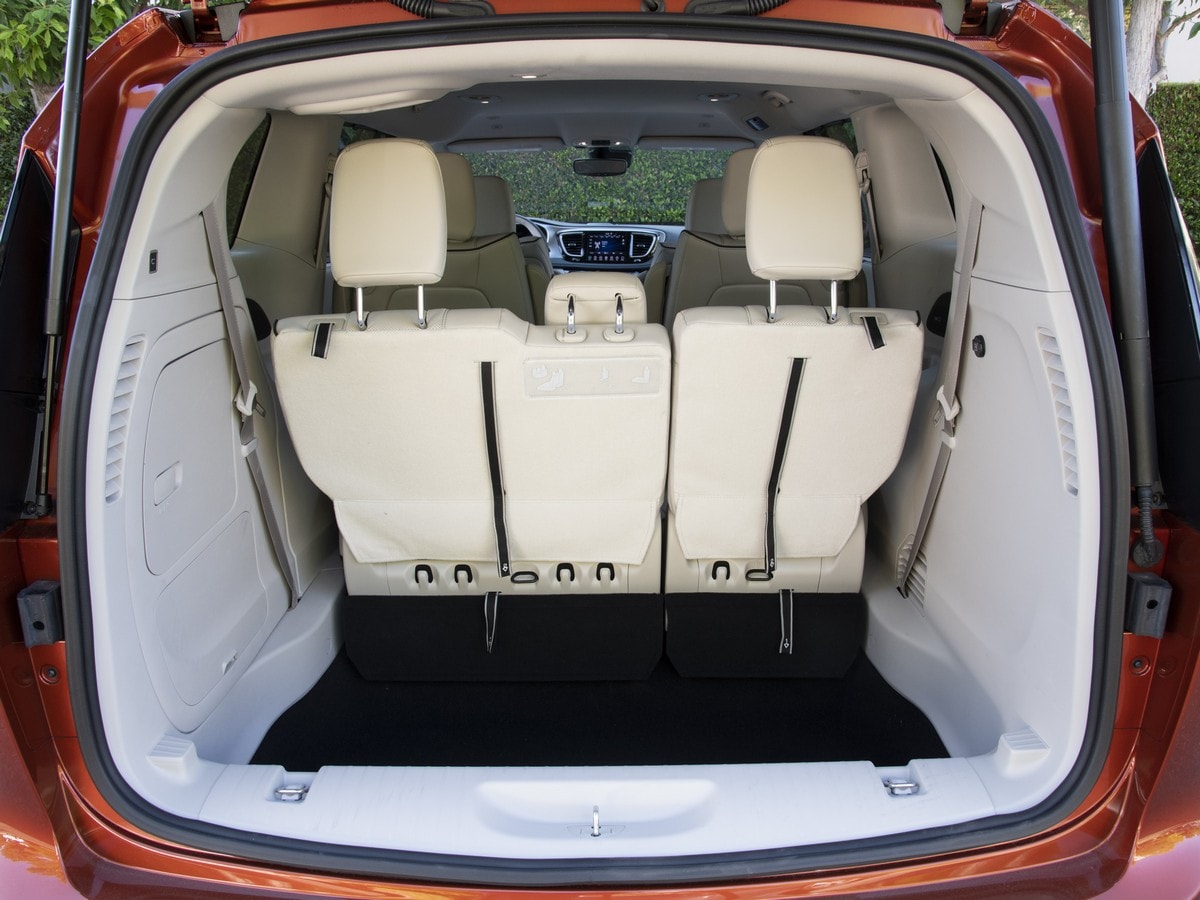 89-2018-chrysler-pacifica-hybrid-KBB