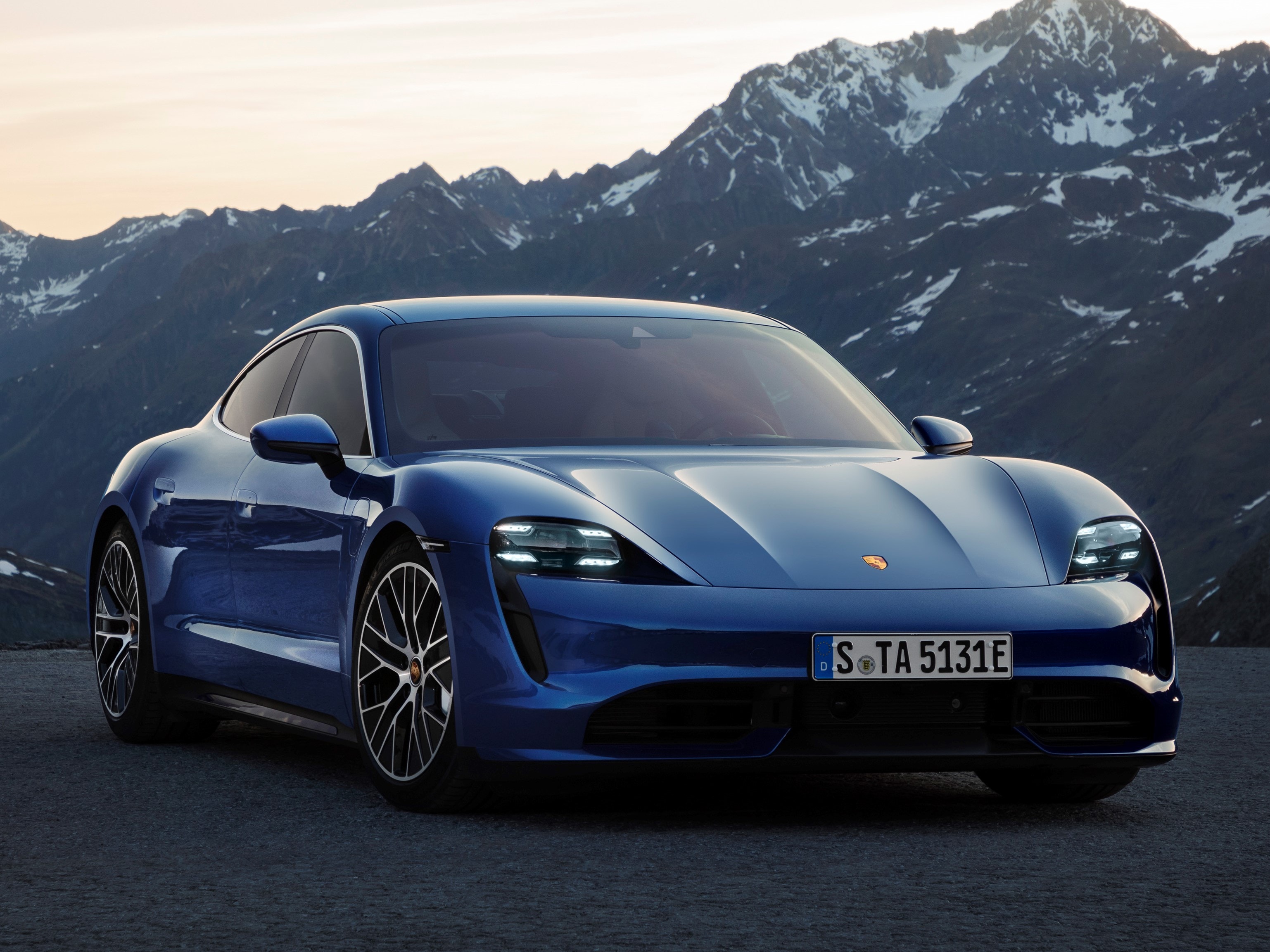 porsche-taycan-electric-car-01-1