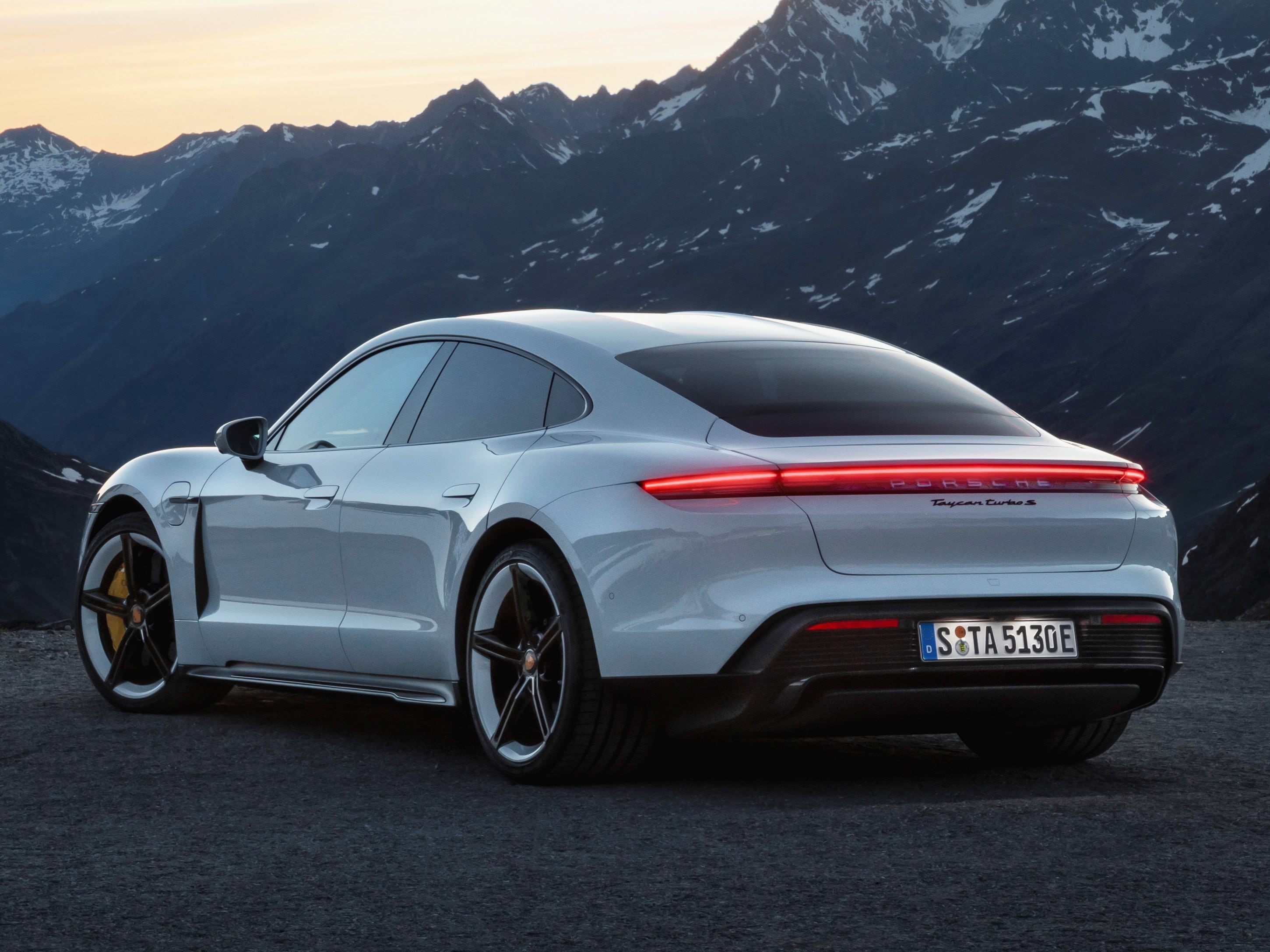 porsche-taycan-electric-car-10-1