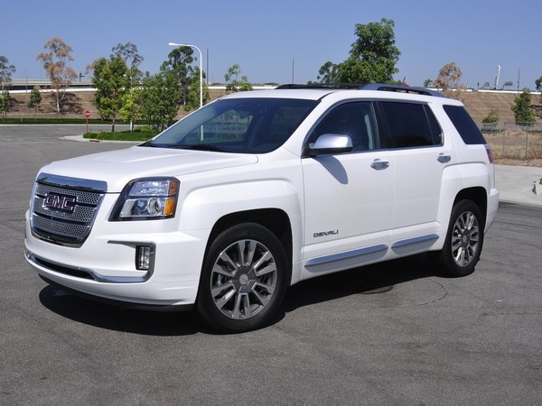 10 Best Used Compact SUVs Under $15,000 | Kelley Blue Book