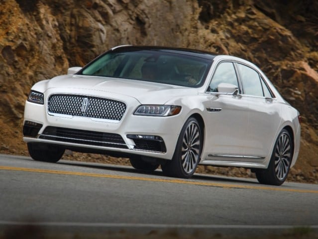 01 2017 Lincoln Continental White