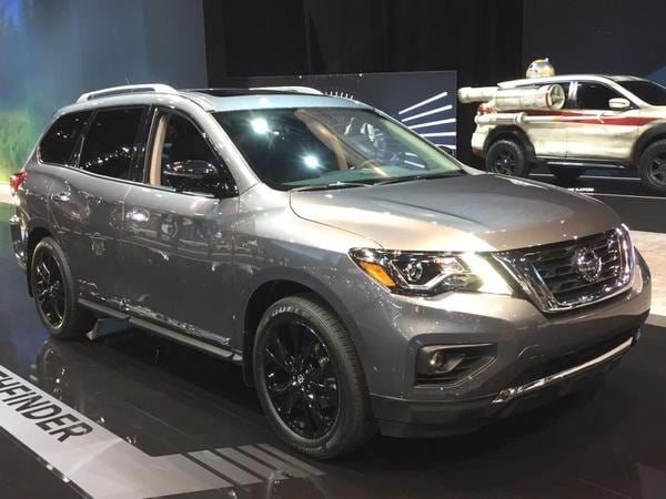 01 2017 Nissan Pathfinder Night Edition