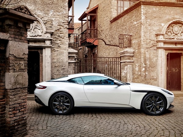 01 2018 Aston Martin Db11 V8