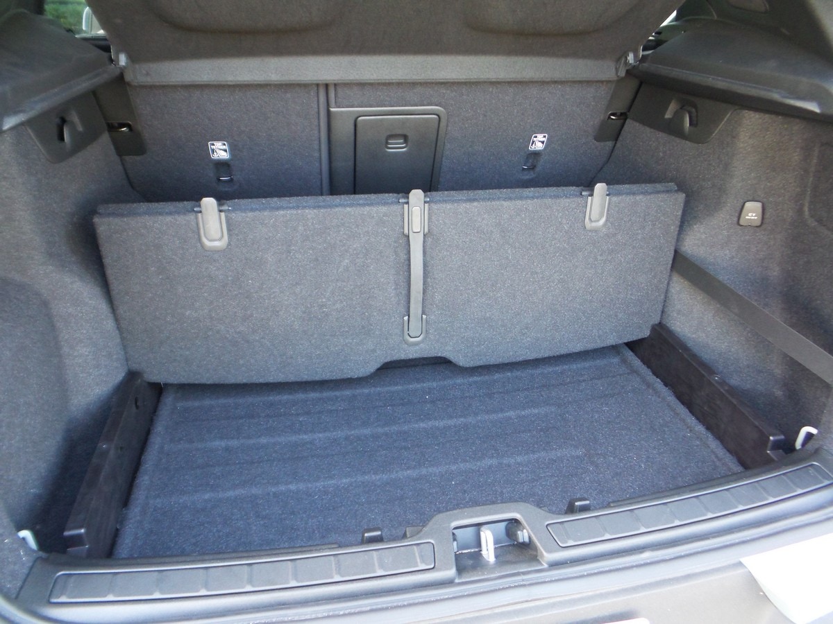 01 2019 Volvo XC40 Cargo Divider