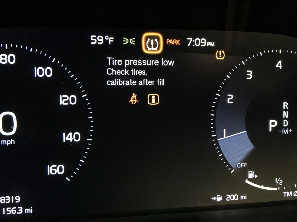 01 2019 Volvo XC40 Tire Warning