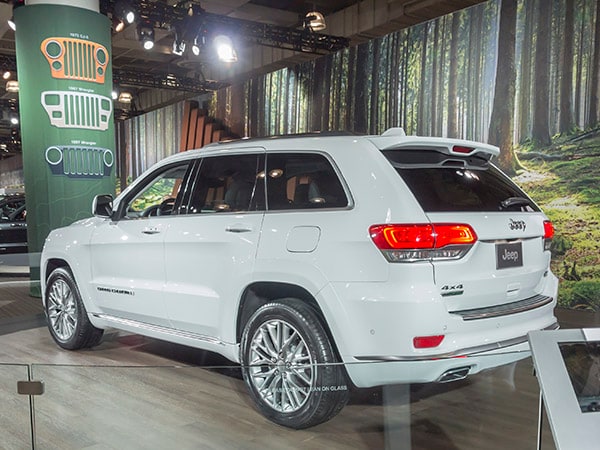 02 2017 Jeep Grand Cherokee Summit