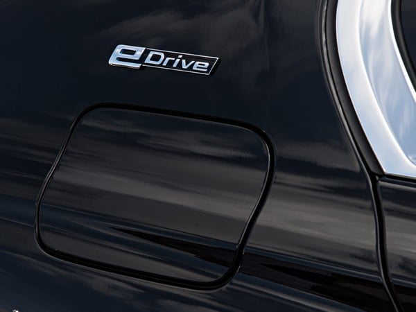 02 2017 Bmw 740e