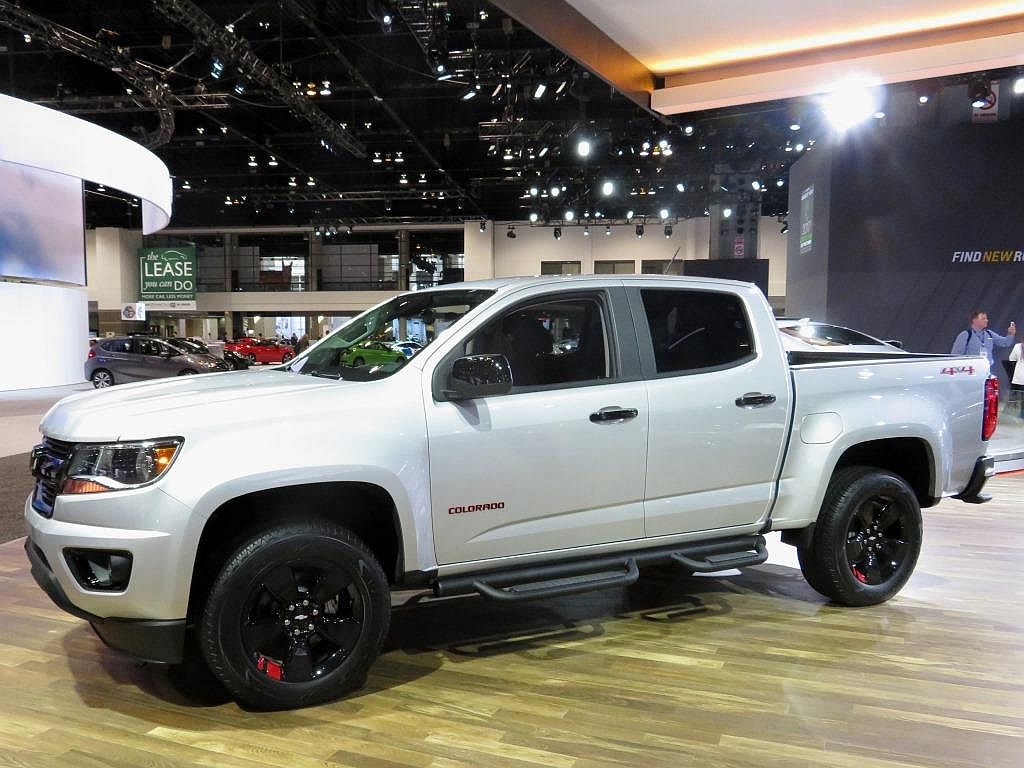 02 2017 Chevrolet Colorao Redline Edition
