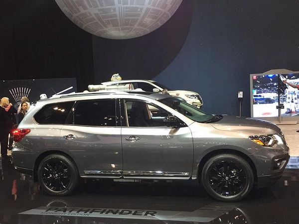 02 2017 Nissan Pathfinder Night Edition