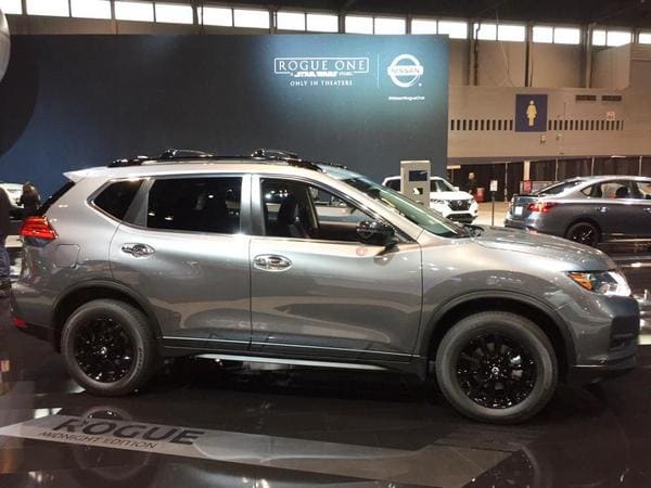 02 2017 Nissan Rogue Night Edition