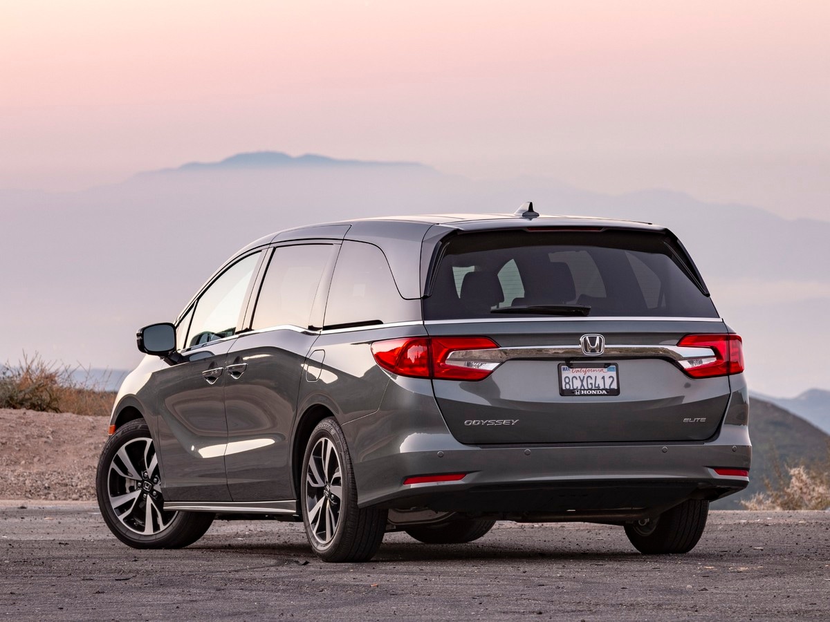 02 2018 Honda Odyssey LT Exterior KBB