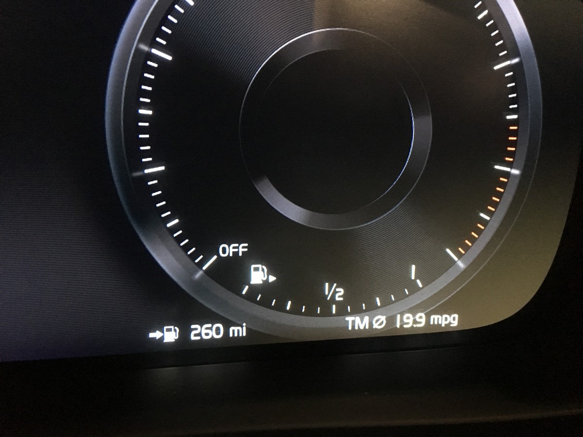 02 2019 Volvo XC40 Fuel