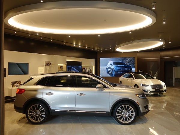 02 Lincoln Experience Center