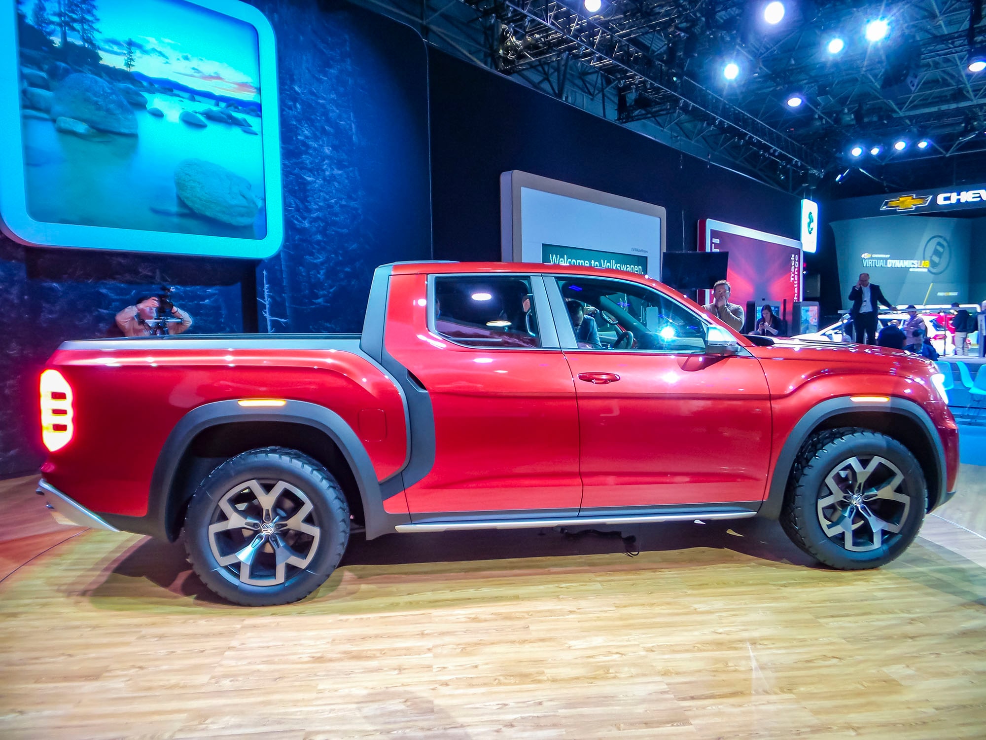 02 Volkswagen Atlas Tanoak Concept NYIAS KBB
