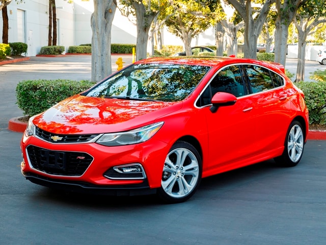 03 2017 Chevrolet Cruze Hatch Comparo