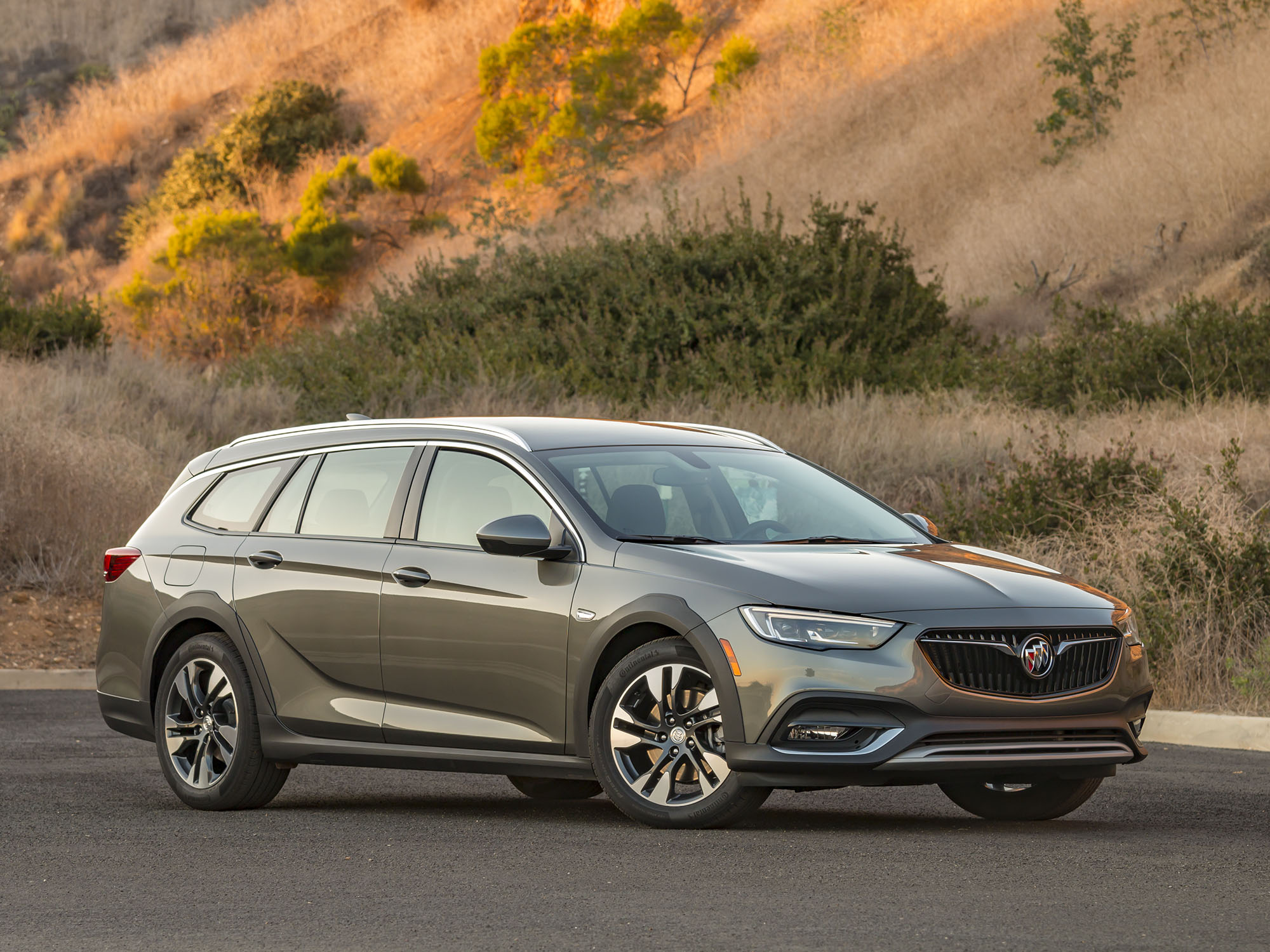 03 2018 Buick Regal TourX Exterior KBB