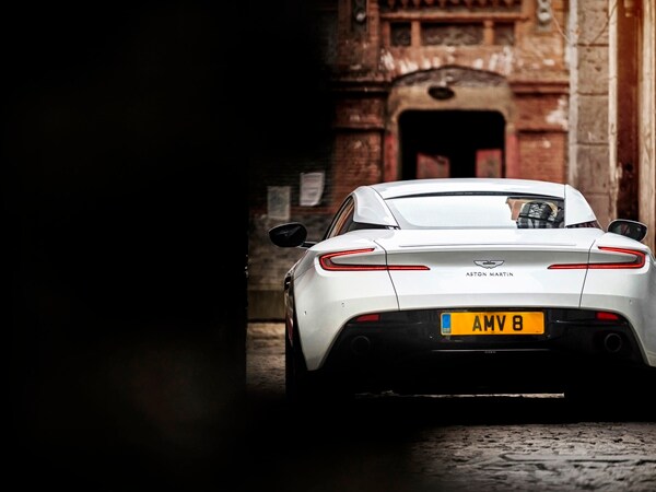 03 2018 Aston Martin Db11 V8