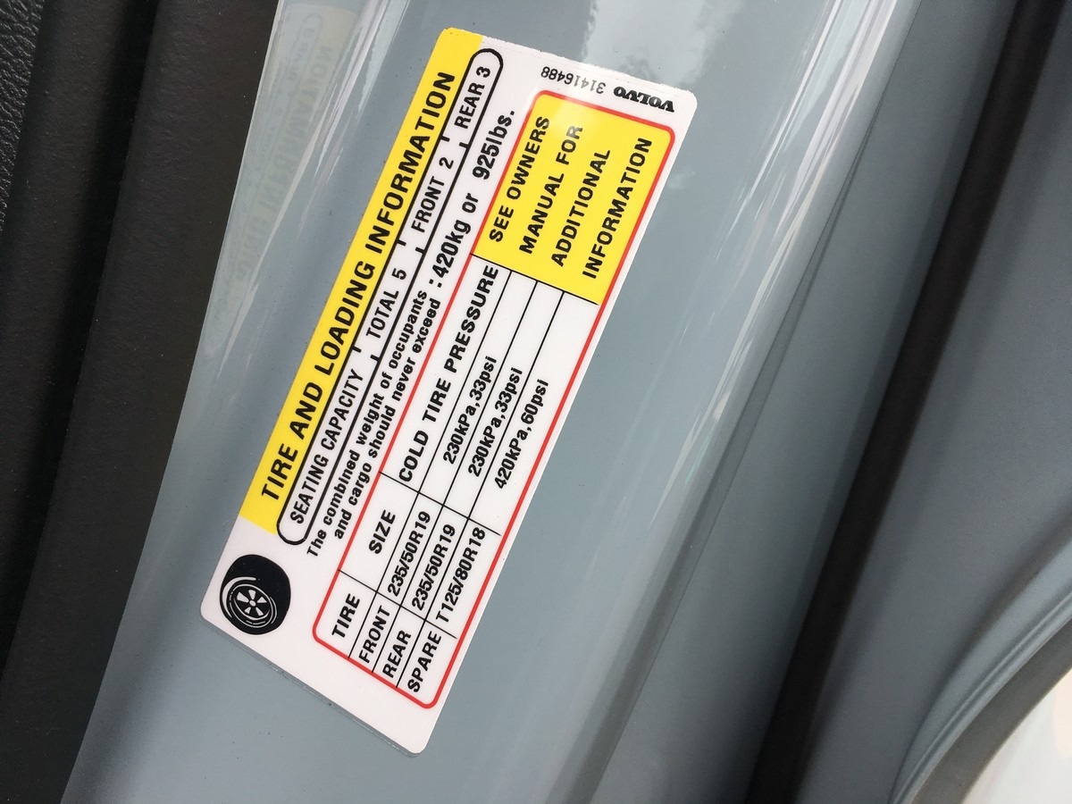 03 2019 Volvo XC40 Tire Warning