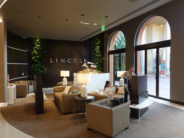 03 Lincoln Experience Center