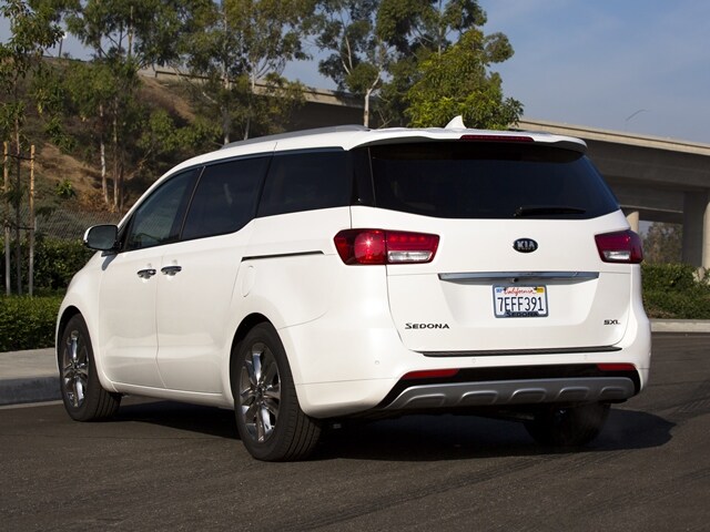 04 2016 Kia Sedona FC 640