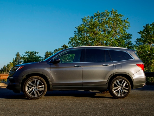 04 2017 Honda Pilot Comparo