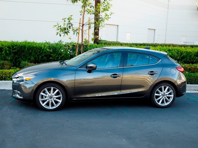 04 2017 Mazda Mazda3 Hatch Comparo