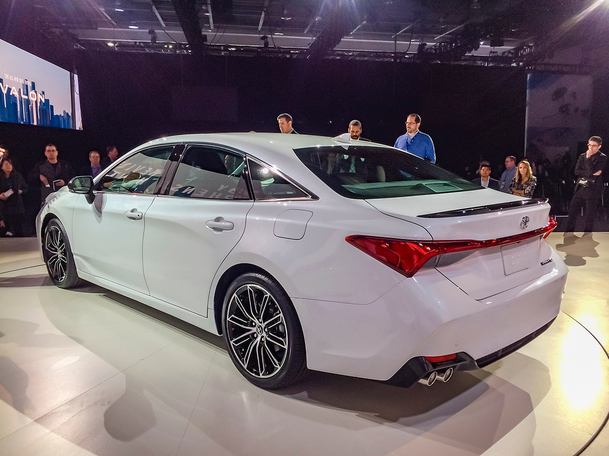 04 2019 Toyota Avalon NAIAS KBB