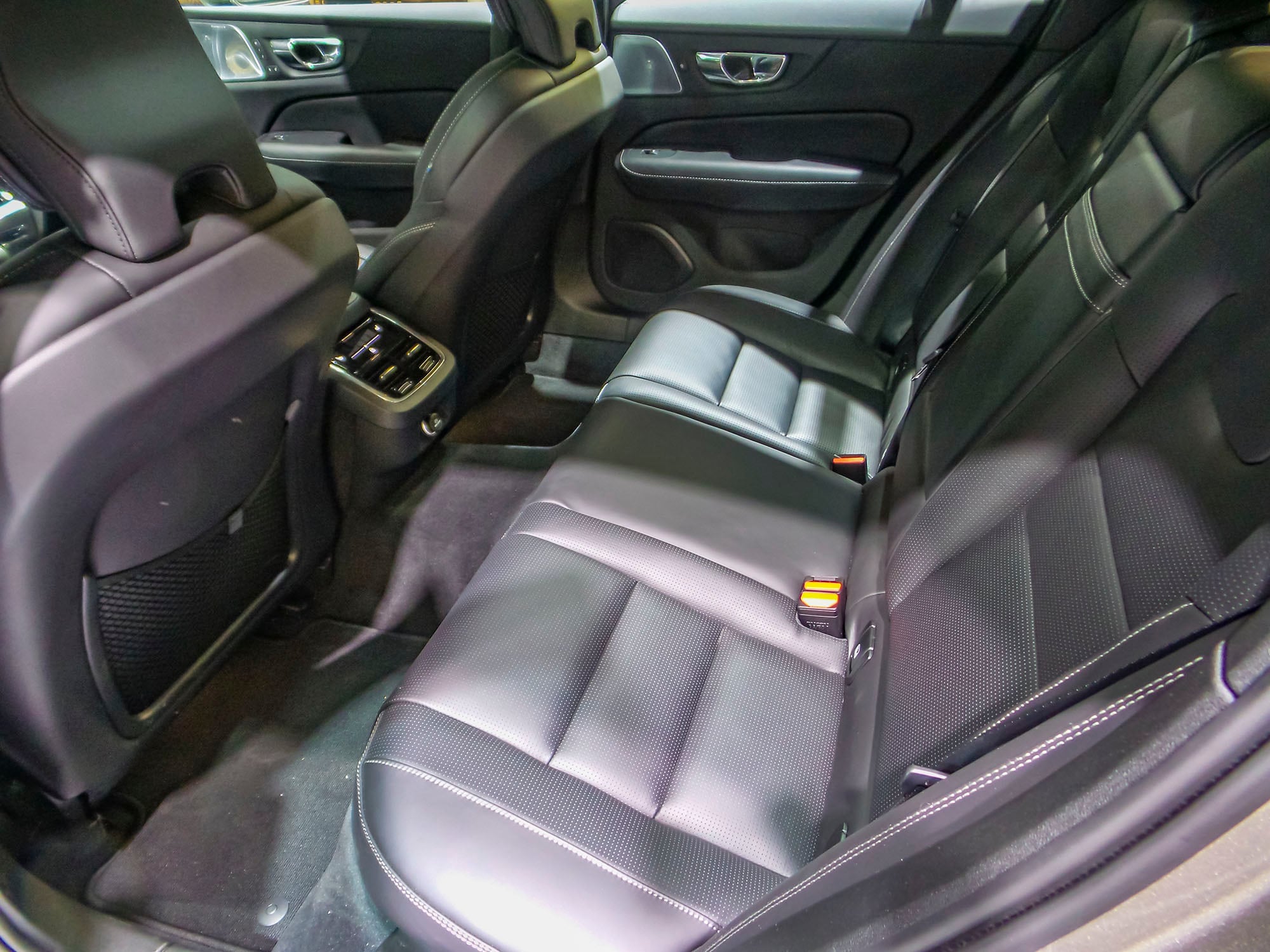 04 2019 Volvo V60 NYIAS KBB