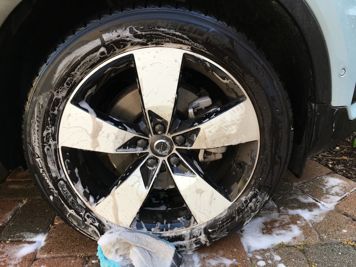 04 2019 Volvo XC Carwash