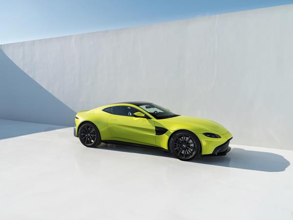 04 2019 Aston Martin Vantage Lime Essence
