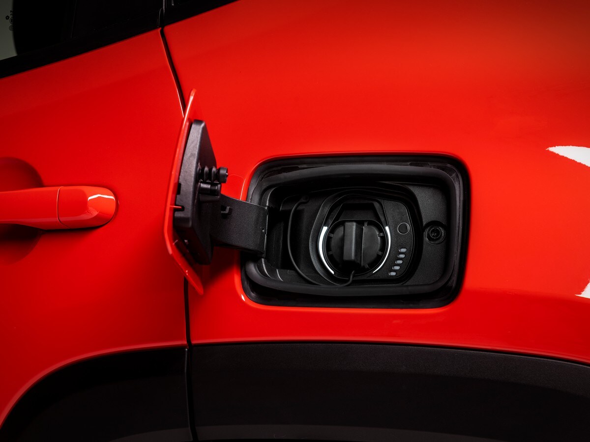 04 2020 Jeep Renegade Phev