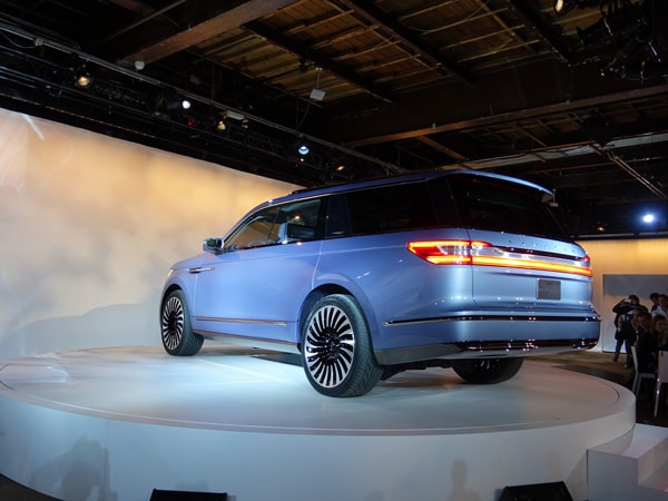 04 Lincoln Navigator Concept