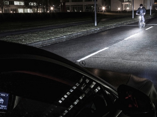 04 Mercedes Benz Digital Lighting