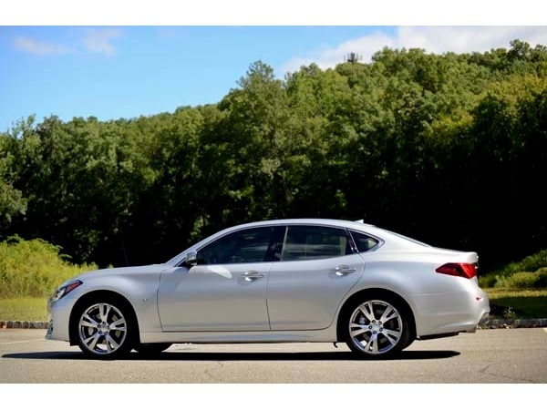 05 2015 Infiniti Q70