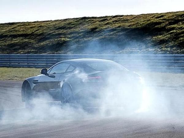 05 2017 Aston Martin V12 Vantage S