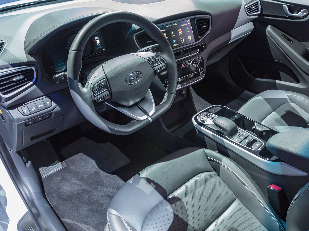 05 2017 Hyundai Ioniq LA