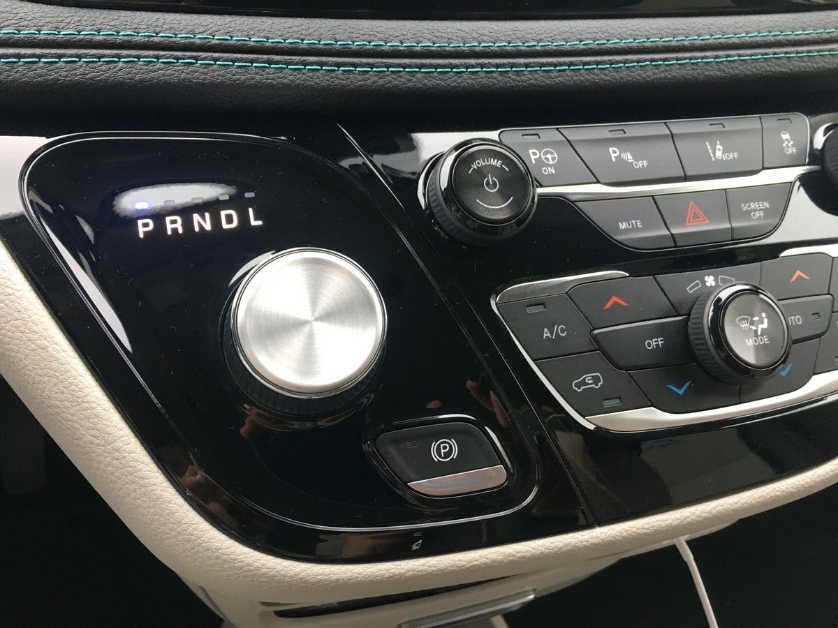 05 2018 Chrysler Pacifica Hybrid Update 3