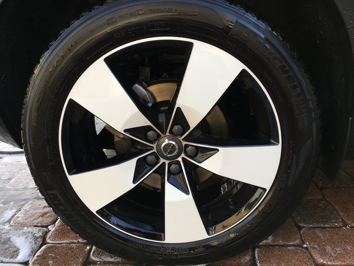 05 2019 Volvo XC Carwash