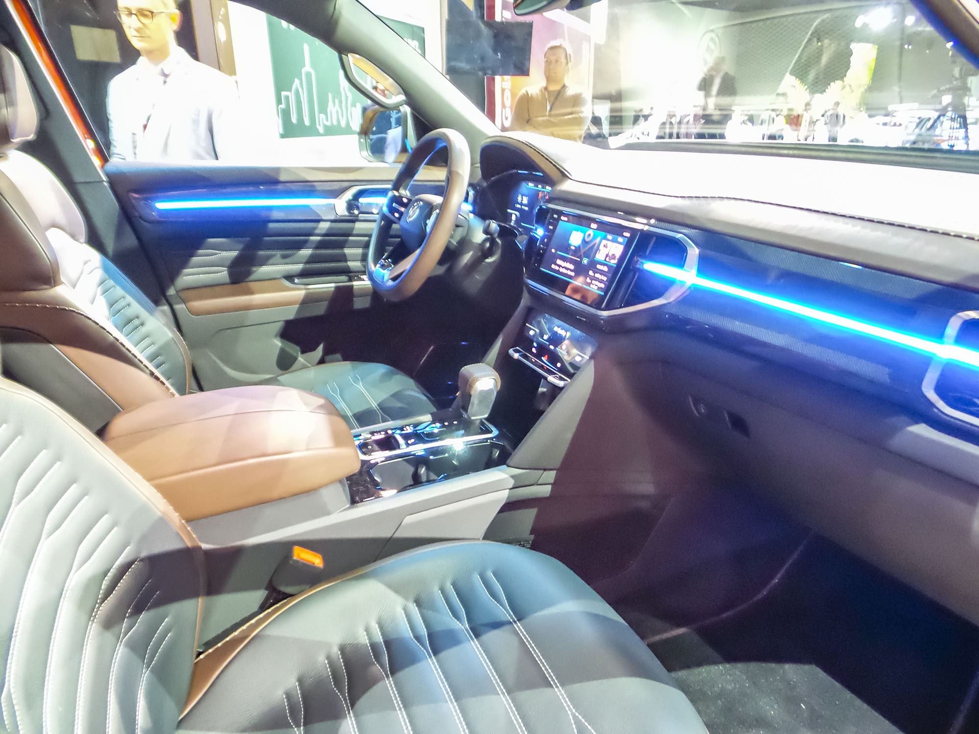 05 Volkswagen Atlas Tanoak Concept NYIAS KBB