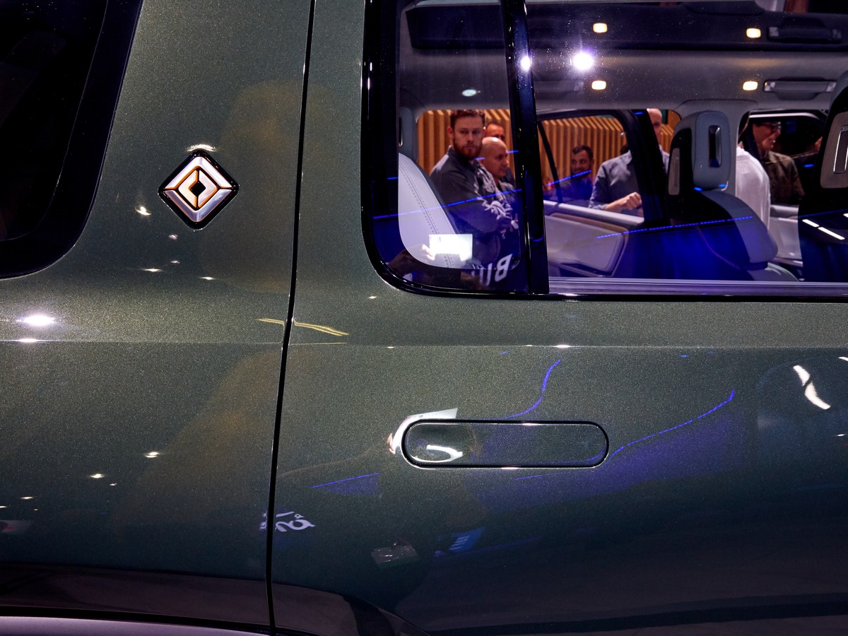 05 Rivian R1s Suv LA