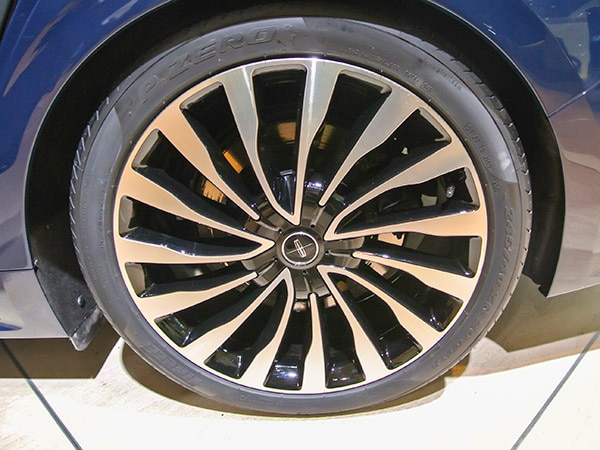 06 2017 Lincoln Continental