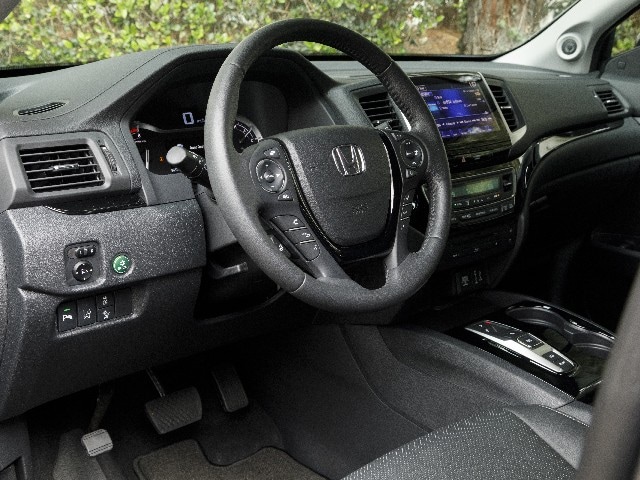06 2017 Honda Pilot Comparo