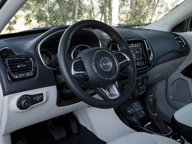 06 2017 Jeep Compass Comparo