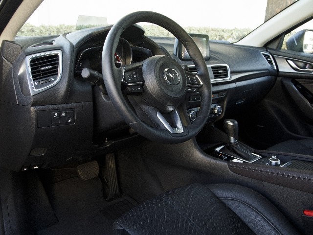 06 2017 Mazda Mazda3 Hatch Comparo