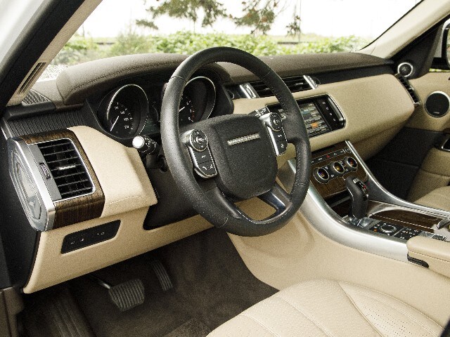 06 2017 Range Rover Sport Comparo