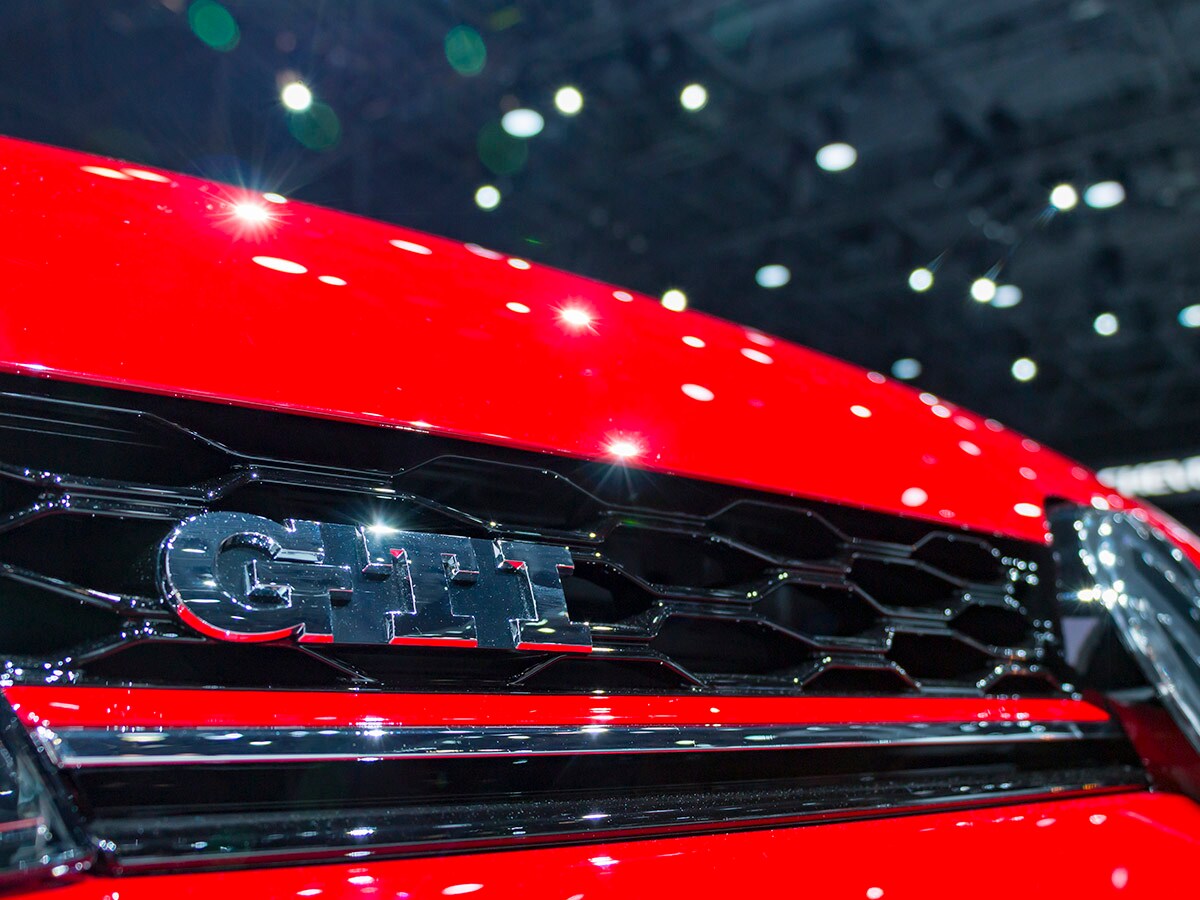 06 2018 Volkswagen Golf GTI NYIAS KBB