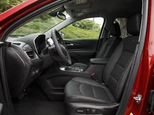 06 2018 Chevrolet Equinox Comparo